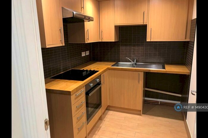 1 Bedroom Flat To Rent In Victoria Road, Ferndown, BH22