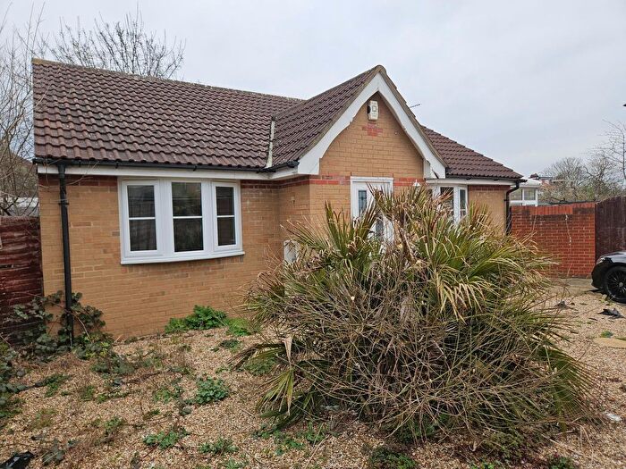 2 Bedroom Detached Bungalow To Rent In Trinity Lane, Waltham Cross, EN8