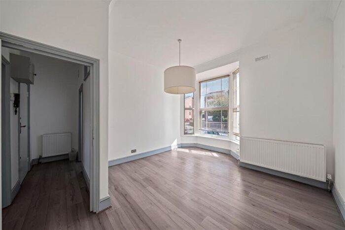 1 Bedroom Flat For Sale In Selhurst Road, South Norwood, London, SE25