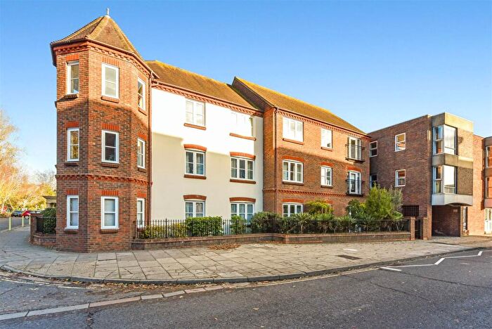 2 Bedroom Retirement Property For Sale In Deanery Close, Chichester, PO19