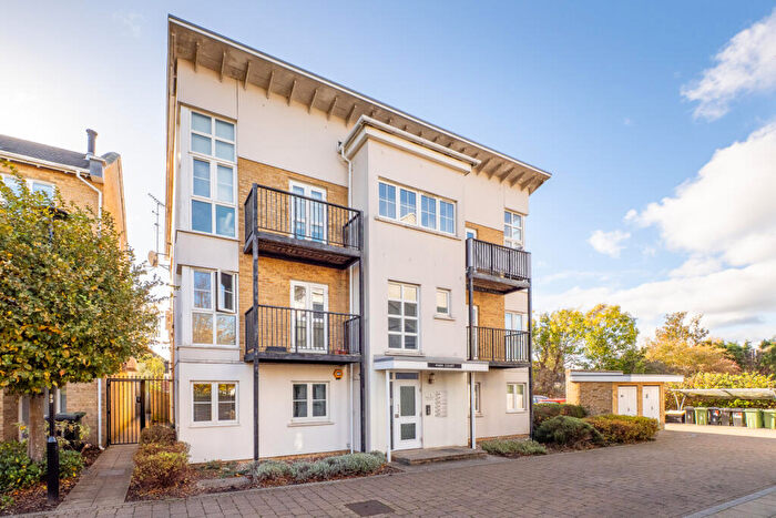 2 Bedroom Apartment For Sale In Revere Way, Epsom, Surrey, KT19