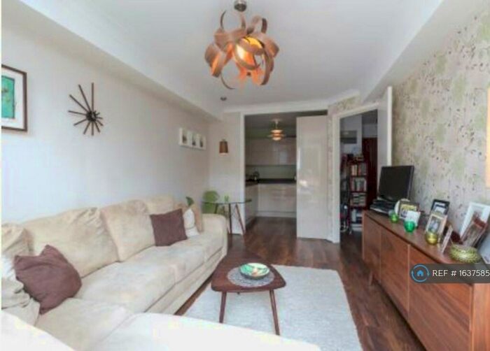 1 Bedroom Flat To Rent In Leabank Square, London, E9