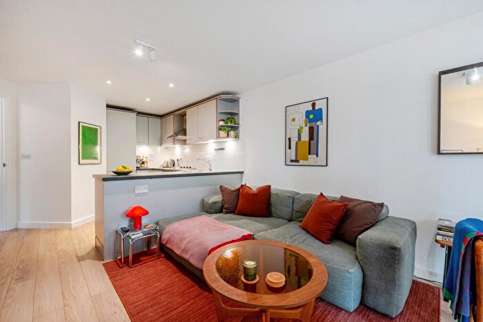 2 Bedroom Flat For Sale In St. Georges Way, London, SE15