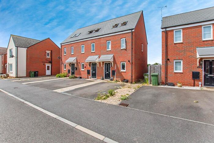 3 Bedroom End Of Terrace House For Sale In Bedstone Way, Farcet, Peterborough, PE7