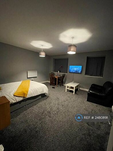 1 Bedroom Flat To Rent In Roundhay Road, Leeds, LS8