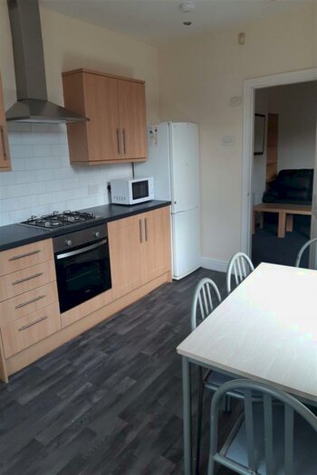 4 Bedroom Apartment To Rent In Grosvenor Gardens, Newcastle Upon Tyne, NE2