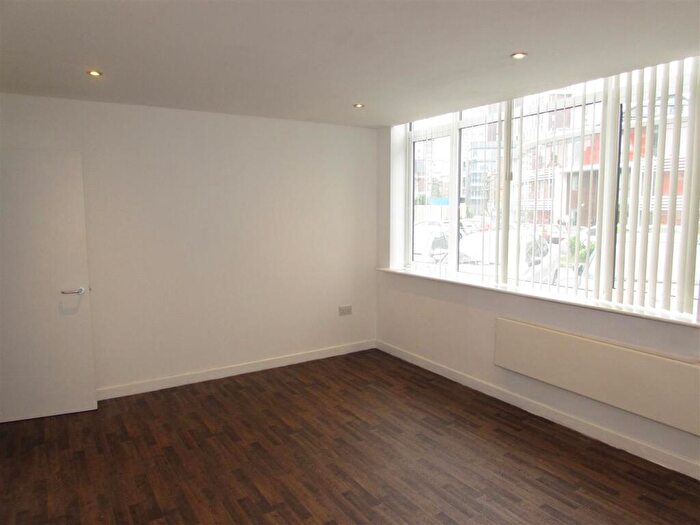 1 Bedroom Flat To Rent In One Bedroom Ground Floor Apartment With Parking, BH1