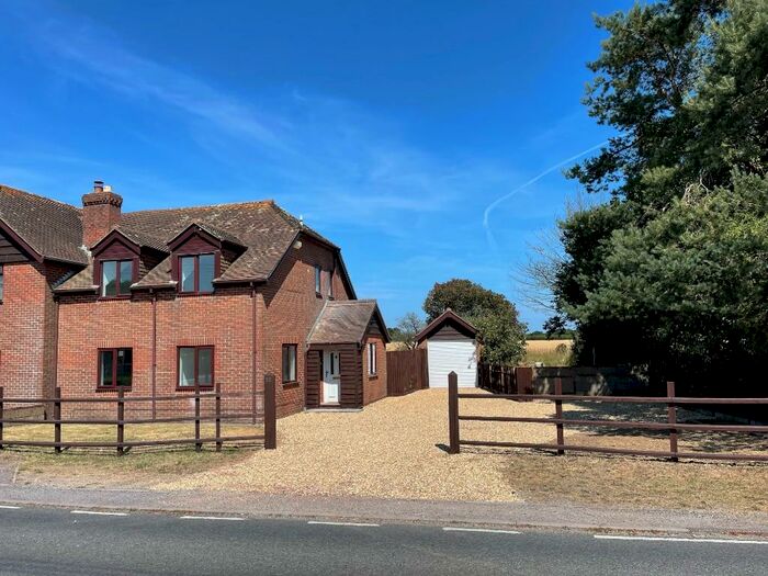 4 Bedroom Semi-Detached House To Rent In Ringwood Road, BH23