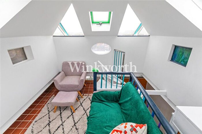 2 Bedroom Apartment For Sale In Grand Parade, London, N4