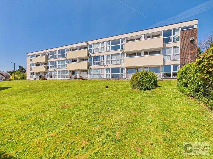 2 Bedroom Flat For Sale In Barton Road, Torquay, TQ1