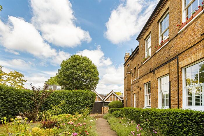 1 Bedroom Maisonette For Sale In Ealing Court Mansions, Ealing, W5