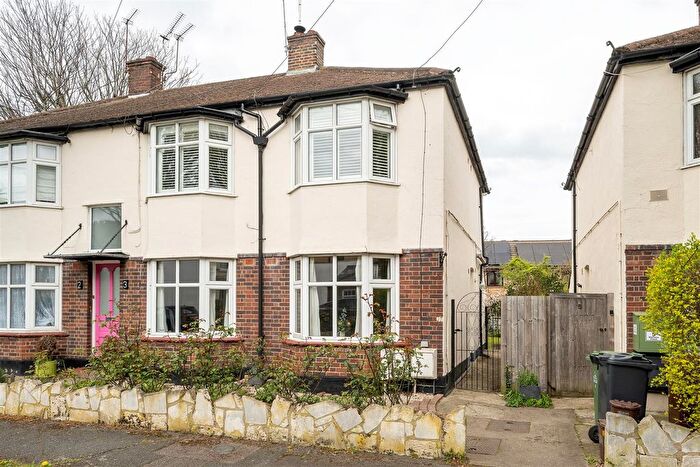 2 Bedroom Flat For Sale In Bishops Close, Walthamstow, E17