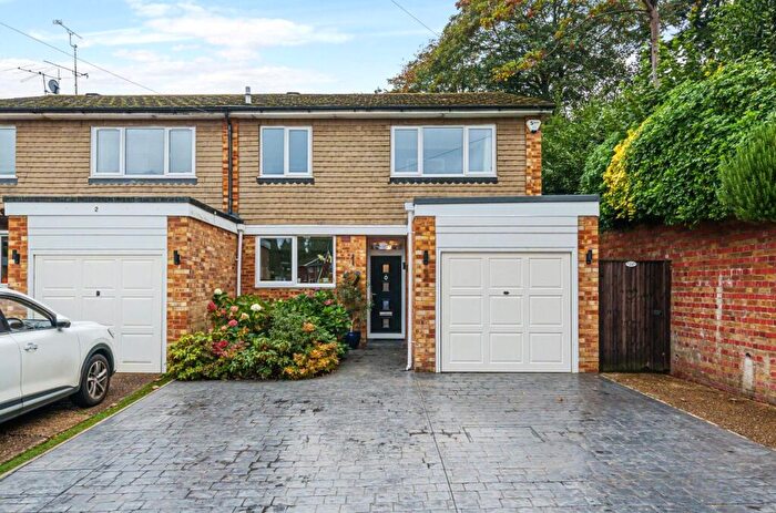 3 Bedroom End Of Terrace House To Rent In Hanover Close, Frimley, Camberley, Surrey, GU16
