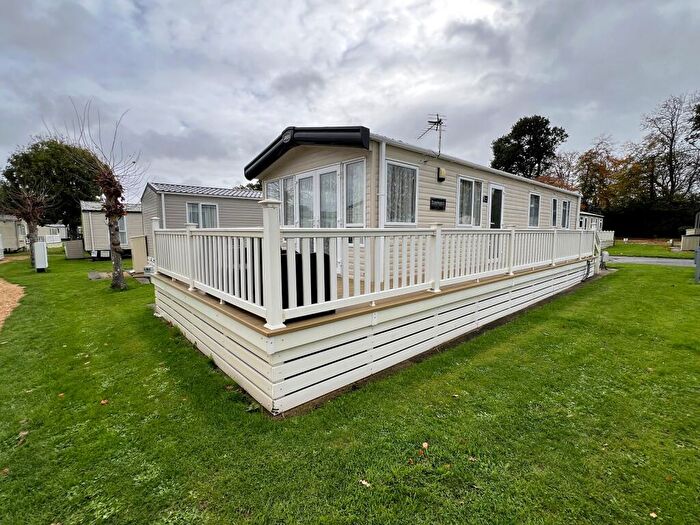 3 Bedroom Mobile Home For Sale In Bashley Caravan Park, Sway Road, New Milton, Hampshire., BH25