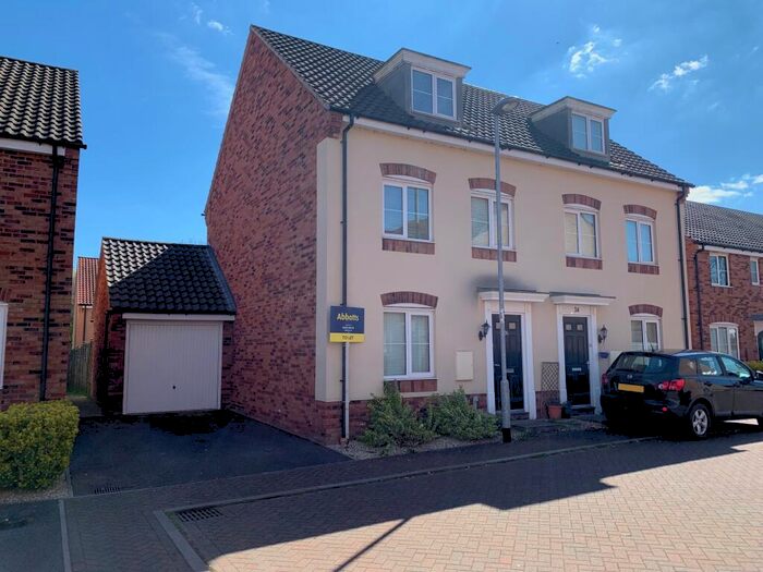 3 Bedroom Semi-Detached House To Rent In Teasel Close, Red Lodge, IP28