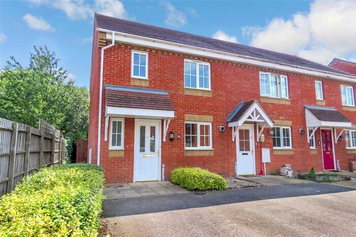 3 Bedroom End Of Terrace House To Rent In Brunel Drive, Biggleswade, Bedfordshire SG18