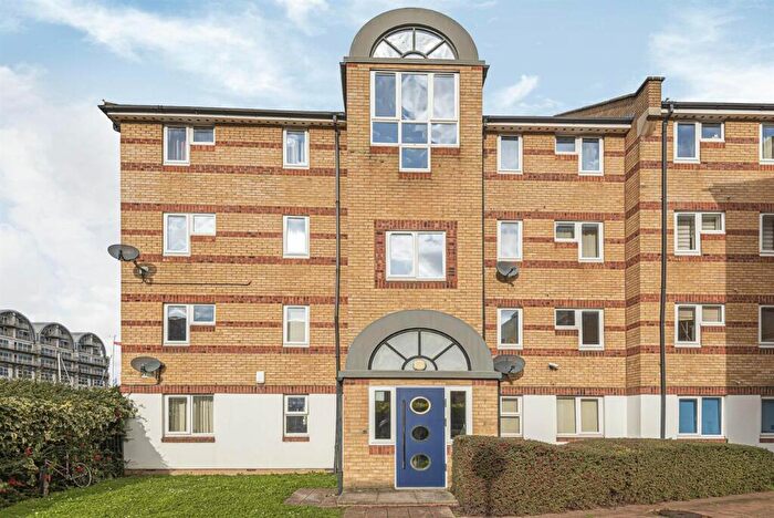2 Bedroom Apartment To Rent In Transom Close, London, SE16