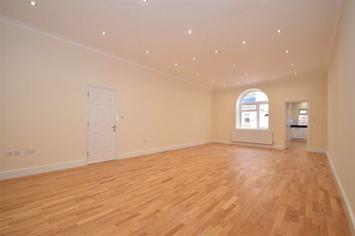 1 Bedroom Flat To Rent In Tooting High Street, London, SW17