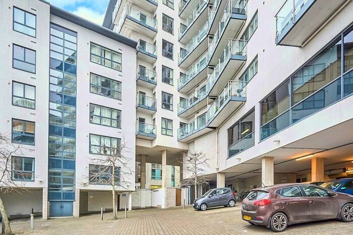 2 Bedroom Flat To Rent In Exeter Street, Plymouth, Devon, PL4