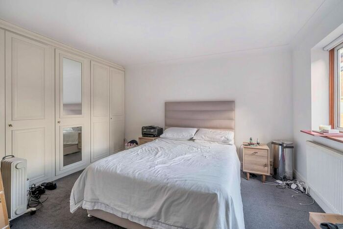 3 Bedroom Flat To Rent In Heathbourne Road, Bushey, WD23