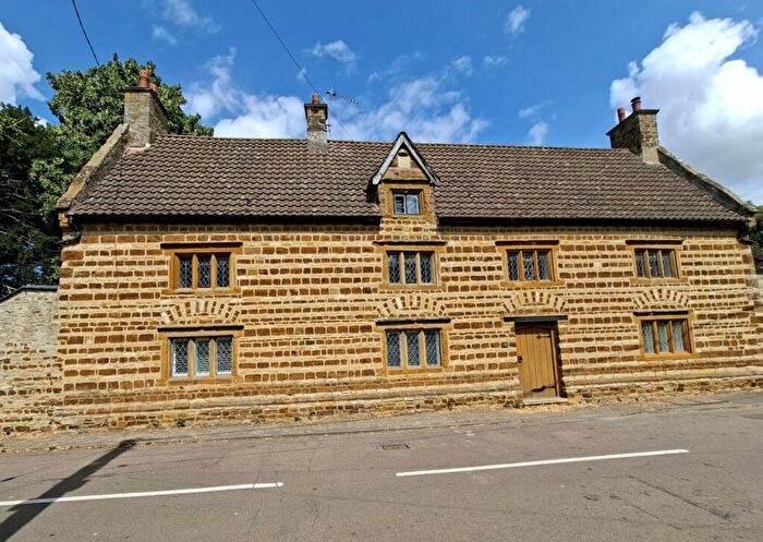 5 Bedroom Detached House To Rent In Little Houghton, Northampton, NN7