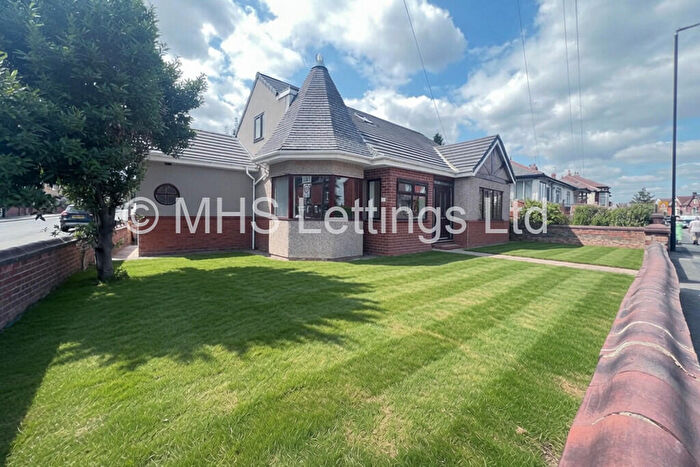 3 Bedroom Detached House To Rent In Armley Ridge Road, Leeds, LS12