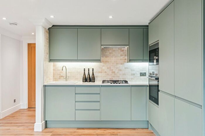 2 Bedroom Flat To Rent In Molasses House, Clove Hitch Quay, SW11