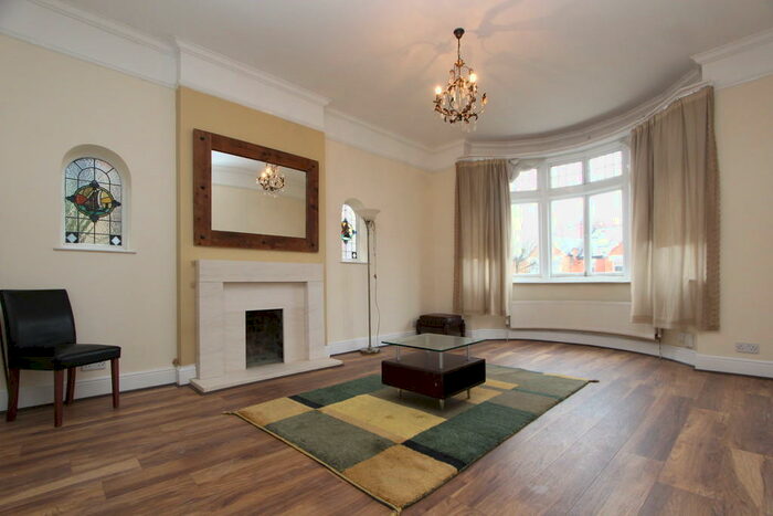 4 Bedroom Apartment To Rent In Dukes Avenue, Muswell Hill, N10