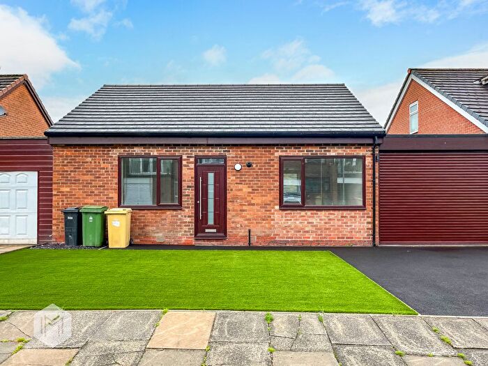 3 Bedroom Bungalow To Rent In Thicketford Close, Bolton, Greater Manchester, BL2