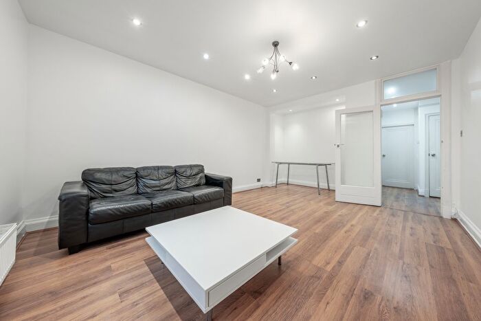 2 Bedroom Flat To Rent In Finchley Road, London, NW11