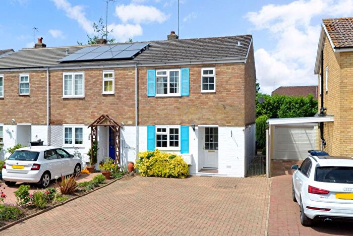 3 Bedroom End Of Terrace House For Sale In Charts Close, Cranleigh, GU6