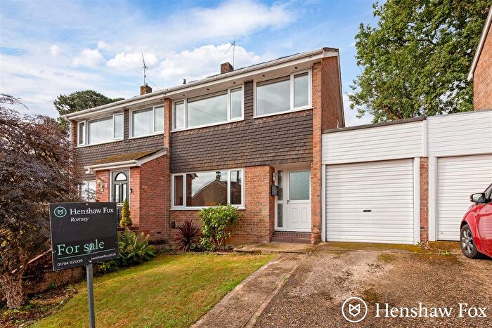 3 Bedroom Semi Detached House For Sale In Poplar Way, North Baddesley, Hampshire, SO52