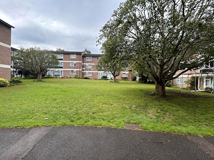 2 Bedroom Flat For Sale In Flat, Pine Lodge, Tonbridge Road, Maidstone, Kent, ME16