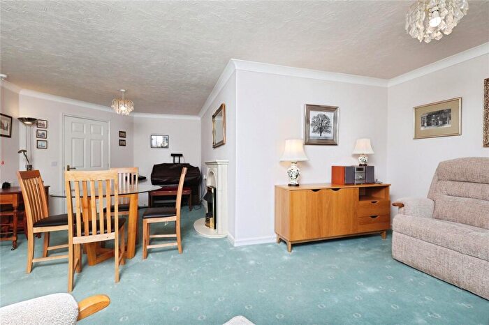 1 Bedroom Apartment For Sale In Aire Valley Court, Bingley, BD16