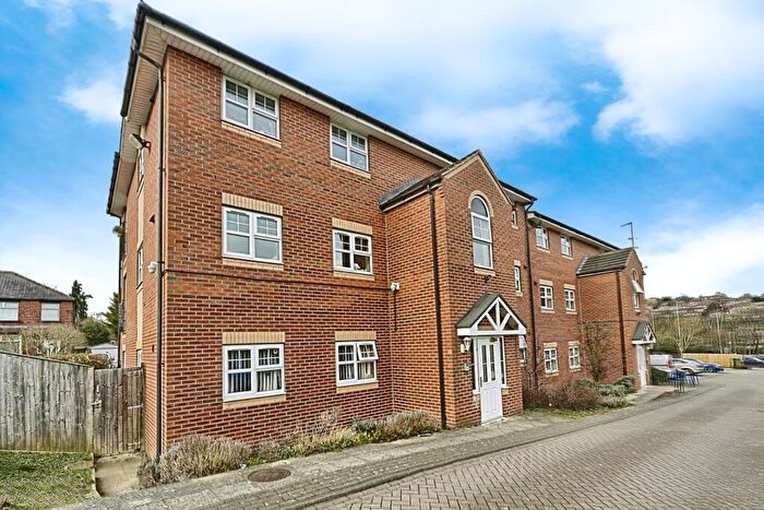 2 Bedroom Apartment To Rent In Stone Bridge Farnley Leeds, LS12