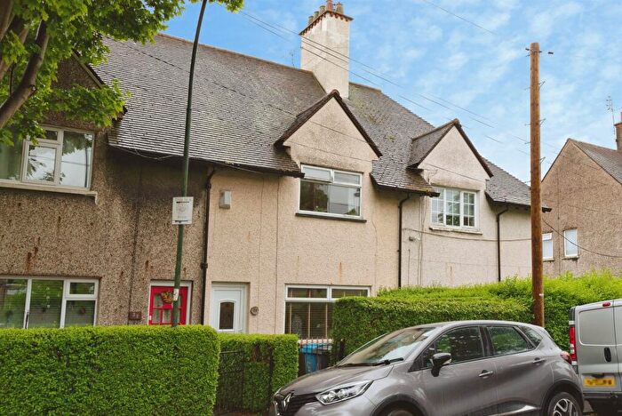 3 Bedroom Terraced House For Sale In Chestnut Grove, Garden Village, Hull, HU8