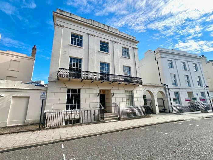 3 Bedroom Apartment To Rent In Carlton Crescent, Central, SO15