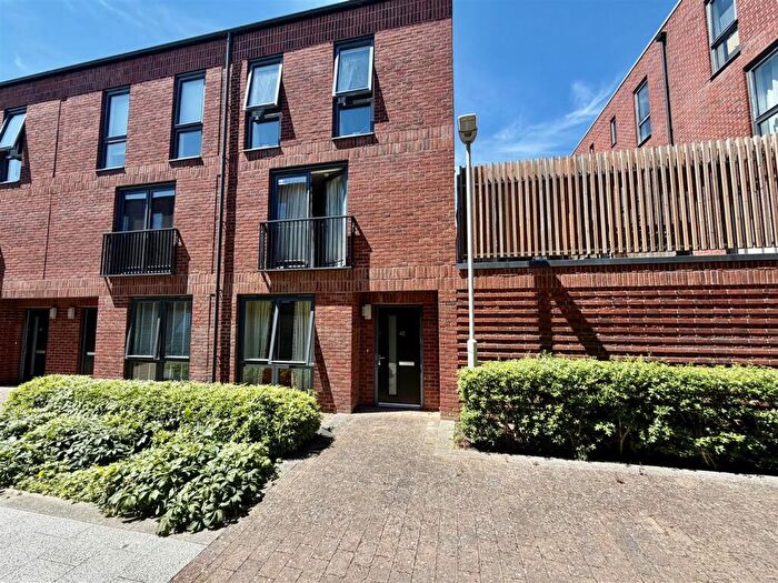 3 Bedroom End Of Terrace House For Sale In Friars Orchard, Gloucester, GL1