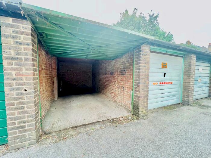 Property To Rent In Waldronhyrst, Croydon, CR2