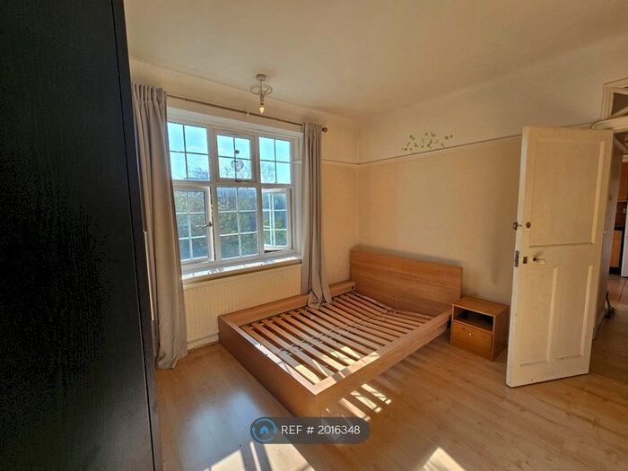 3 Bedroom Flat To Rent In Tudor Mansions, London, NW4