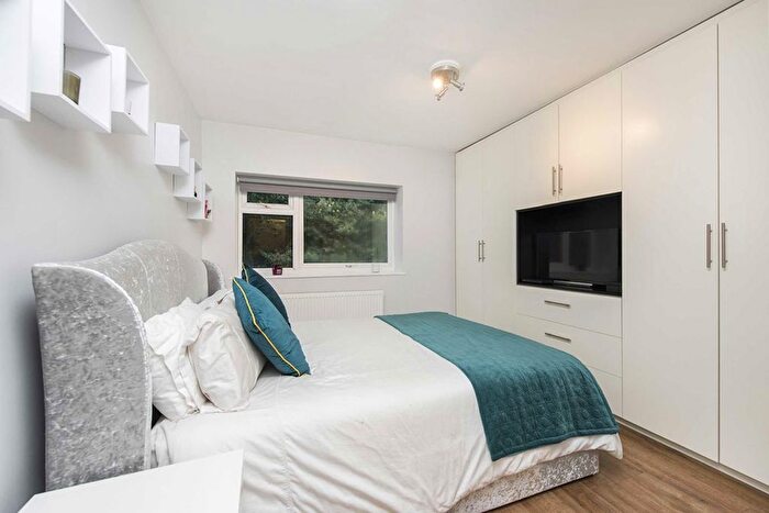 1 Bedroom Flat To Rent In Steeplands, Bushey, WD23
