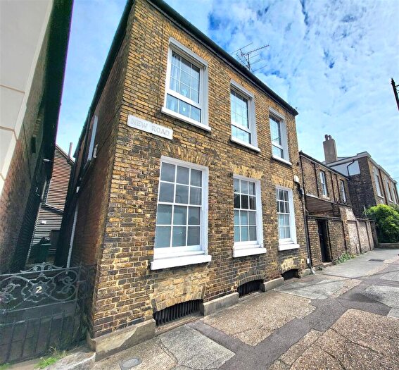 3 Bedroom Flat To Rent In New Road, Rochester, ME1