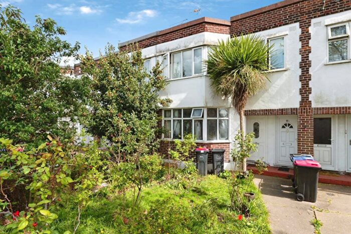 2 Bedroom Semi-Detached House For Sale In Rochford Road, Southend-on-Sea, Essex, SS2