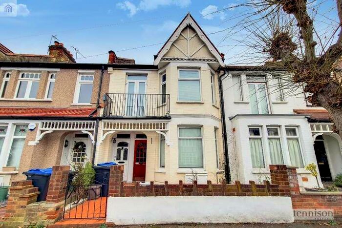 2 Bedroom Maisonette Flat To Rent In Oxford Avenue, Wimbledon Chase, SW20