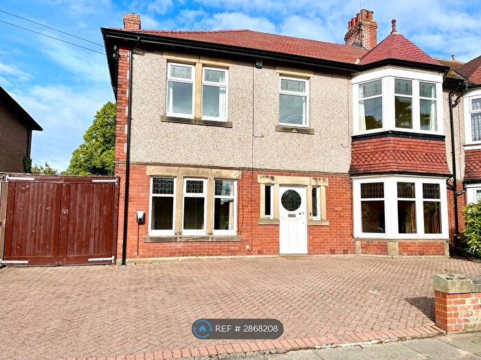 4 Bedroom Semi-Detached House To Rent In Holywell Avenue, Whitley Bay, NE26