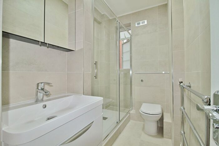 1 Bedroom Flat To Rent In Latymer Court, Hammersmith Road, Hammersmith, W6