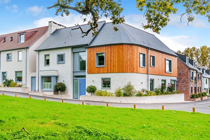 5 Bedroom Detached House For Sale In Charles Court, Lympstone, EX8