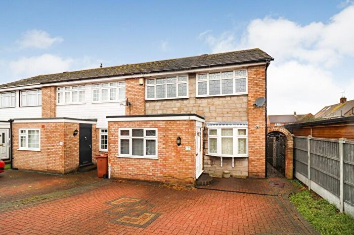 3 Bedroom End Of Terrace House To Rent In Claremont Close, North Grays, RM16