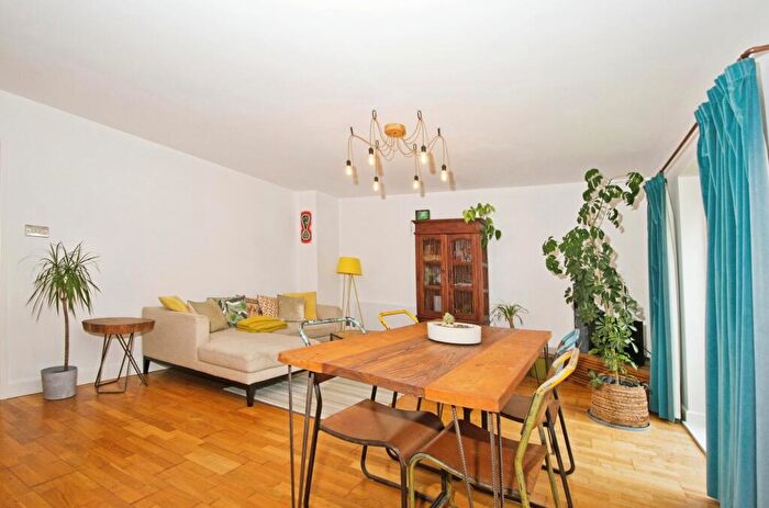 2 Bedroom Flat For Sale In Henke Court, Cardiff, South Glamorgan, CF10