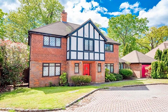 4 Bedroom Detached House To Rent In Heywood Drive, Bagshot, GU19